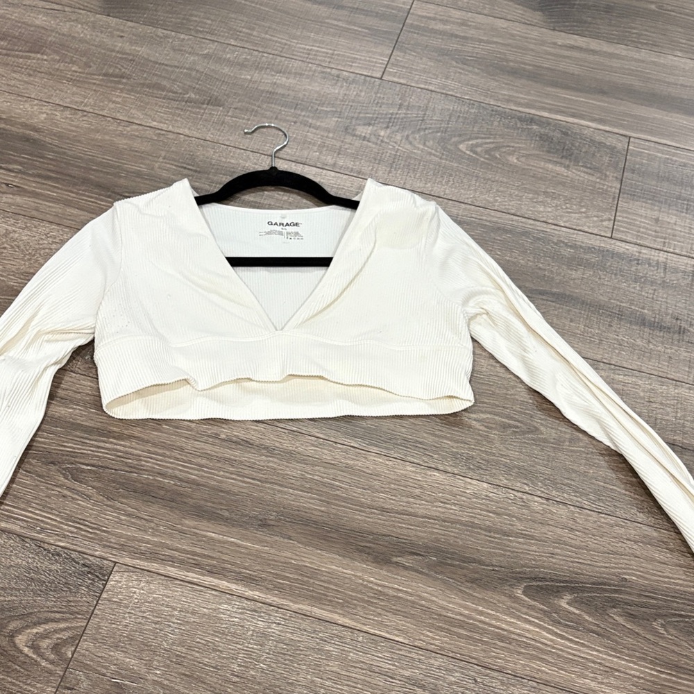 Garage Cream Ribbed V-Neck Crop Top - size large